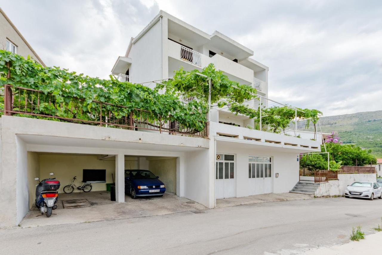 Apartments Flor De Lis Podstrana Bagian luar foto